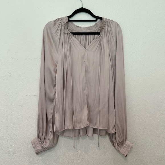 Elegant Women's Gray Blouse - Picture 1 of 4
